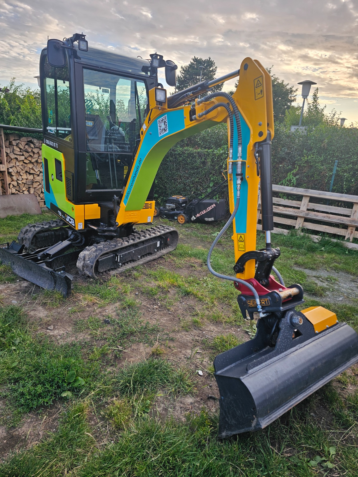 JCB 19C Minibagger mieten auf Rügen bei RentHands